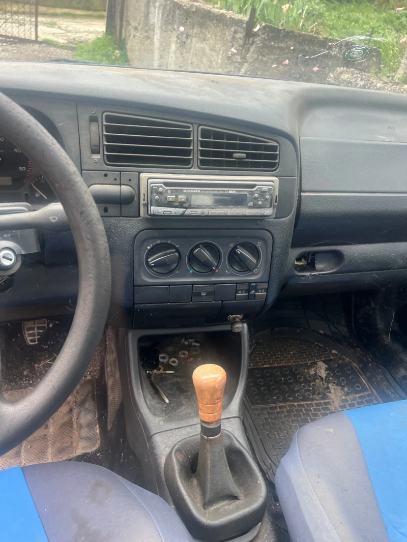 VW Golf 1.9 TDI, снимка 4 - Автомобили и джипове - 45145996