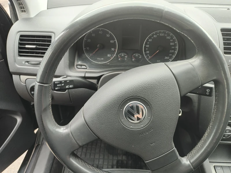 VW Golf 1.6i 116kc. КОЖА/РЕАЛНИ км, снимка 9 - Автомобили и джипове - 47401183