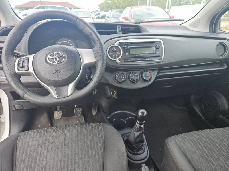 Toyota Yaris, снимка 10 - Автомобили и джипове - 47270092