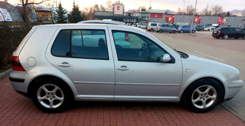 VW Golf 1.6, снимка 8 - Автомобили и джипове - 49424413