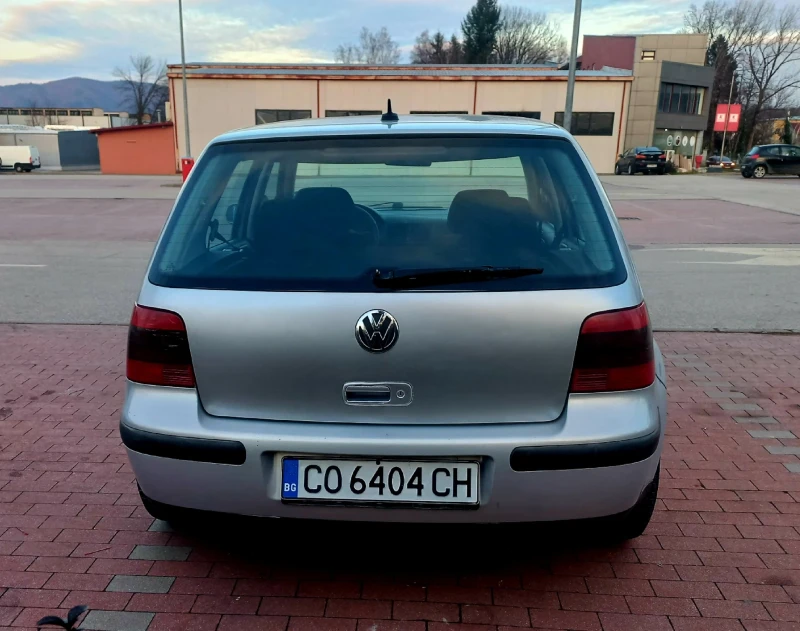 VW Golf 1.6, снимка 6 - Автомобили и джипове - 49424413