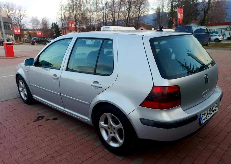 VW Golf 1.6, снимка 5 - Автомобили и джипове - 49424413