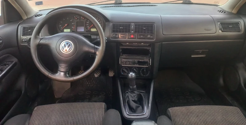 VW Golf 1.6, снимка 10 - Автомобили и джипове - 49424413