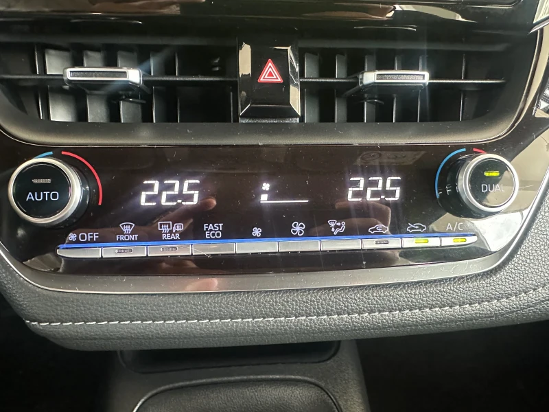 Toyota Corolla, снимка 12 - Автомобили и джипове - 50492184