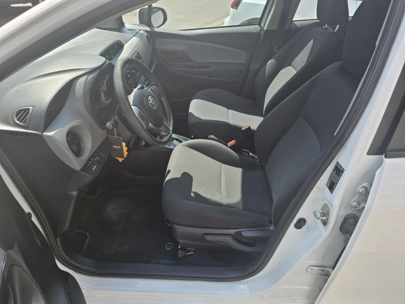 Toyota Yaris HYBRID 1.5 , снимка 12 - Автомобили и джипове - 51388188