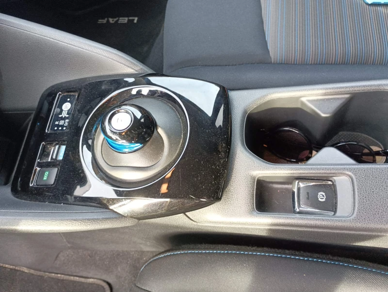 Nissan Leaf  N-Connecta, снимка 11 - Автомобили и джипове - 52503855