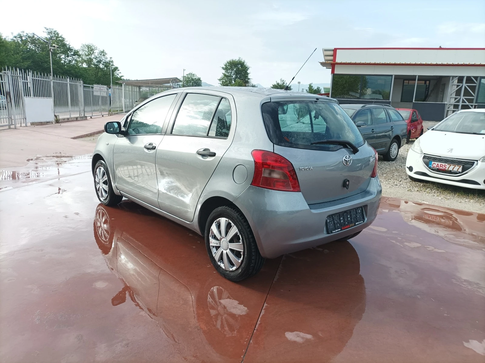 Toyota Yaris 1.0 BENZIN -ЛИЗИНГ  - изображение 8