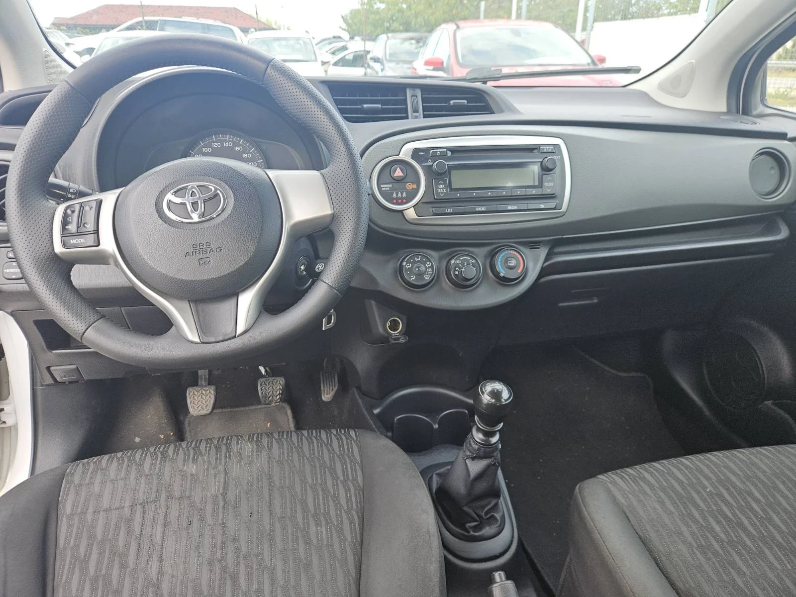 Toyota Yaris  - изображение 10