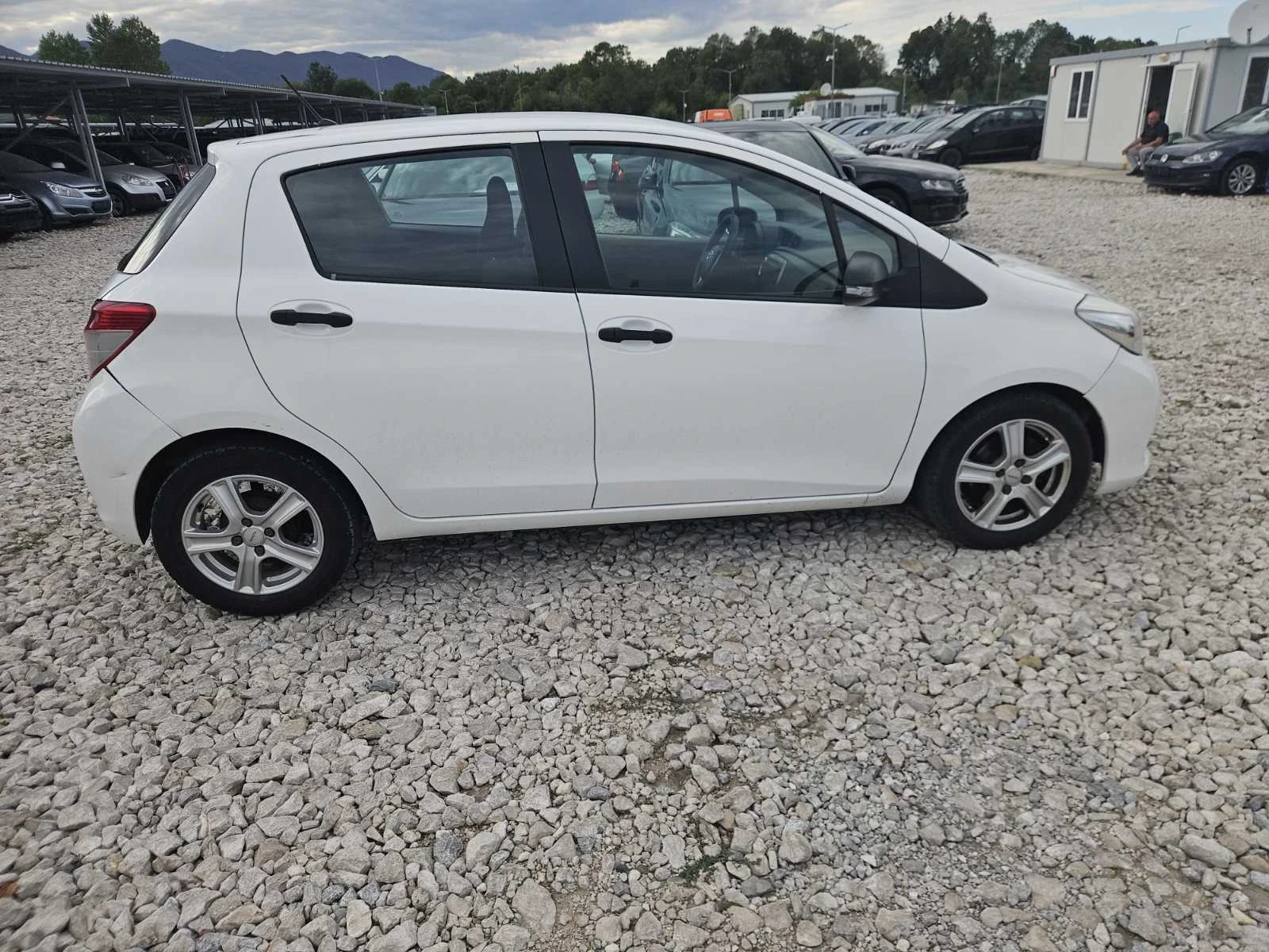 Toyota Yaris  - изображение 7