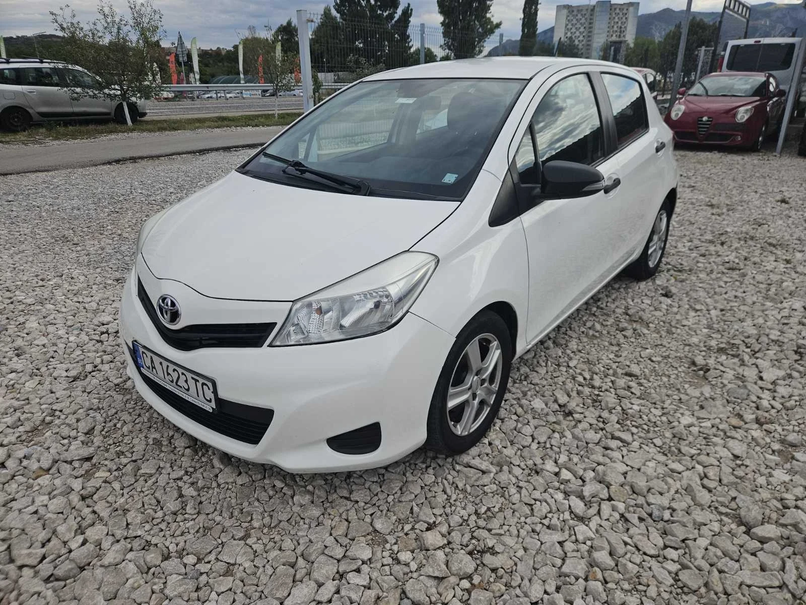 Toyota Yaris  - изображение 2