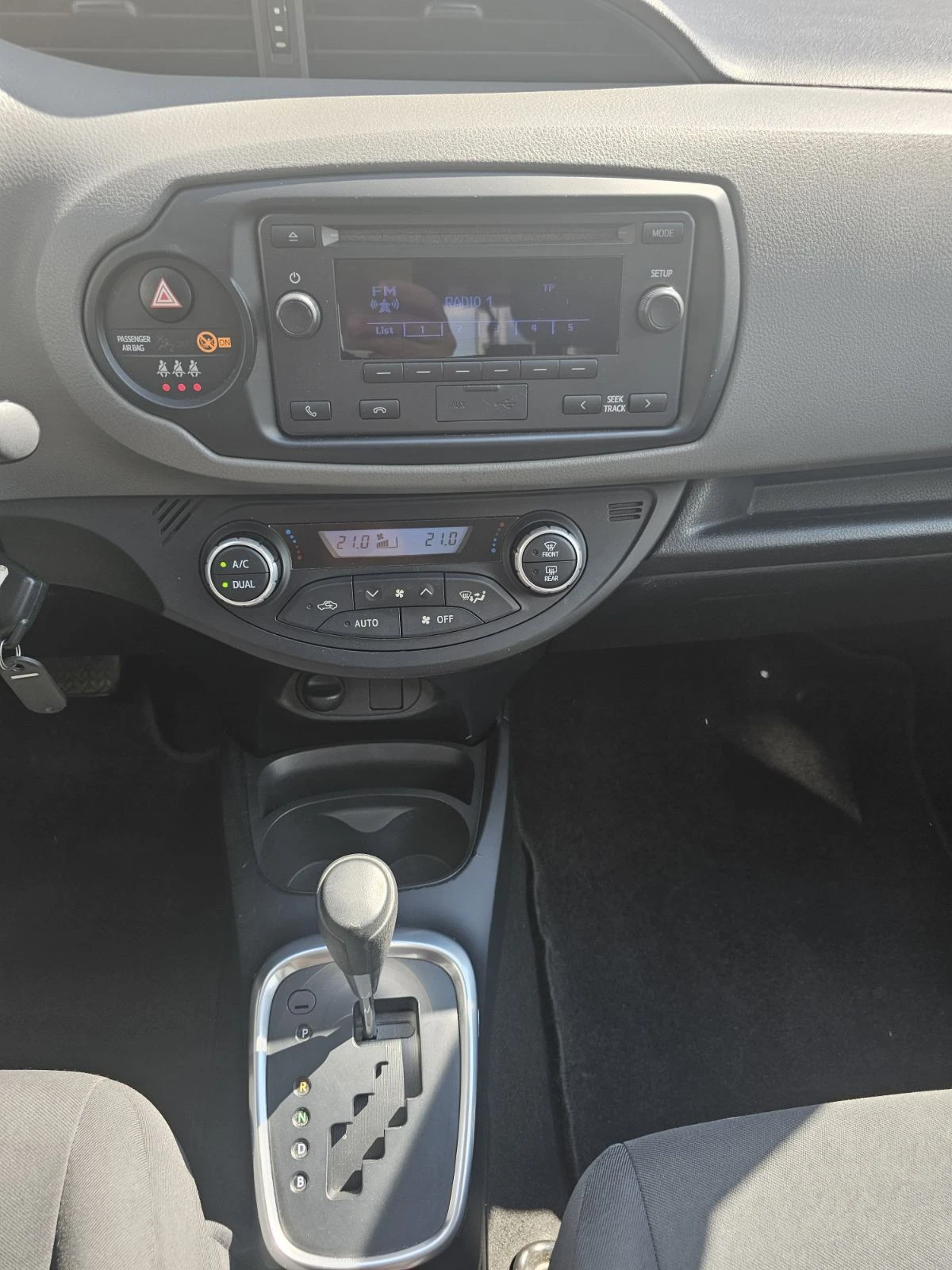 Toyota Yaris HYBRID 1.5  - изображение 9