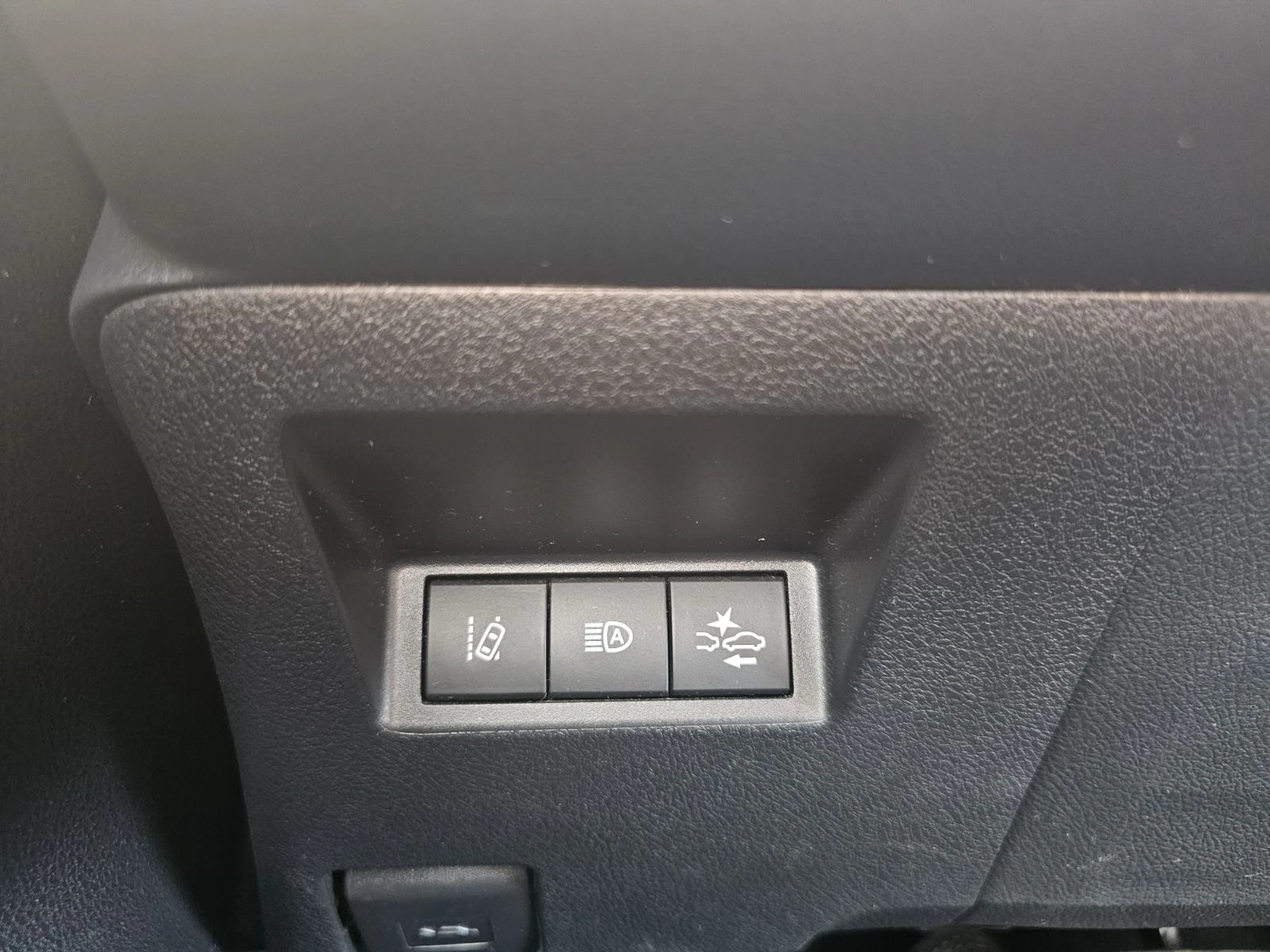 Toyota Yaris HYBRID 1.5  - изображение 10