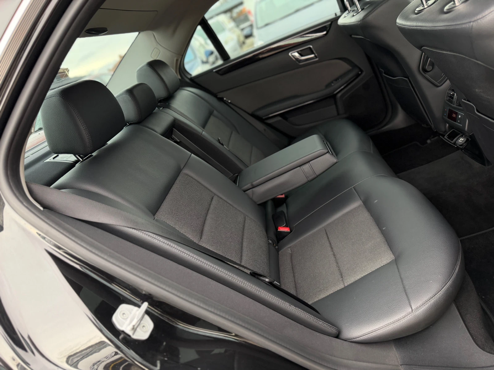 Mercedes-Benz E 350 3.5CDI 265�� AVANTGARDE ���� ������� �������  | Mobile.bg � ����������� 12