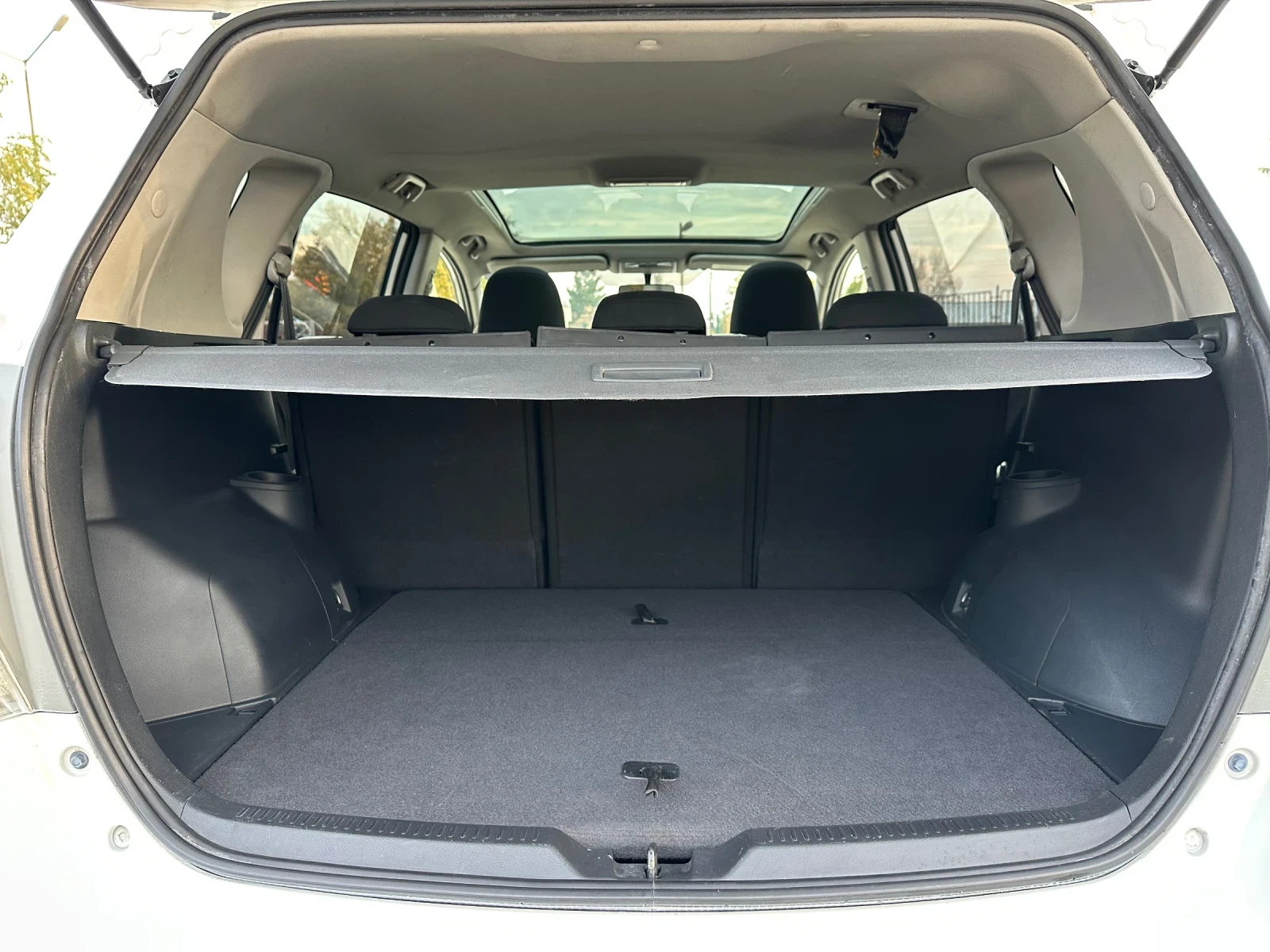 Toyota Verso 1.8//PANORAMA//147KS//NOVA, снимка 15 - Автомобили и джипове - 53747574