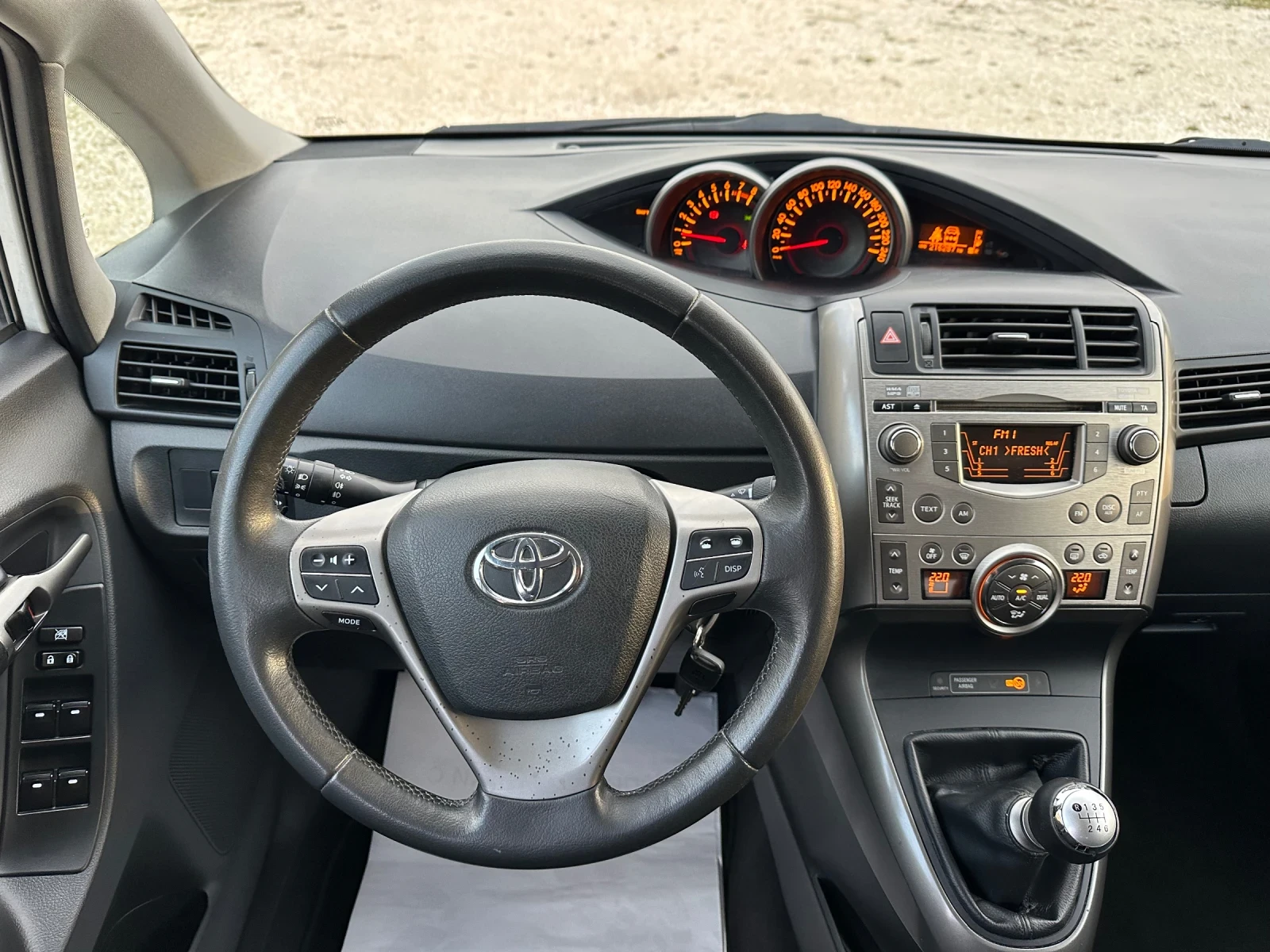 Toyota Verso 1.8//PANORAMA//147KS//NOVA, снимка 11 - Автомобили и джипове - 53747574