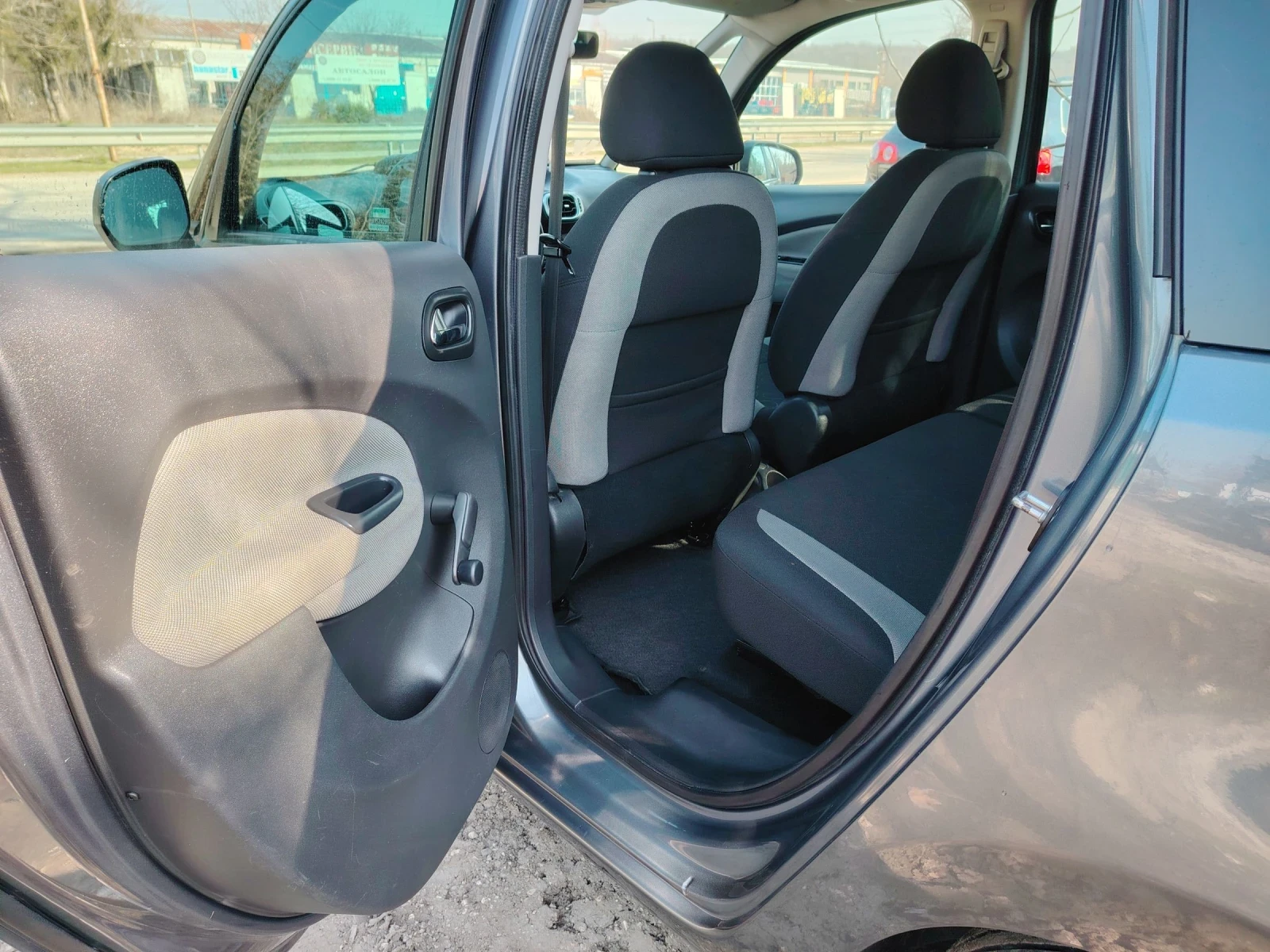 Citroen C3 Picasso 1.6 HDI, снимка 8 - Автомобили и джипове - 53749923