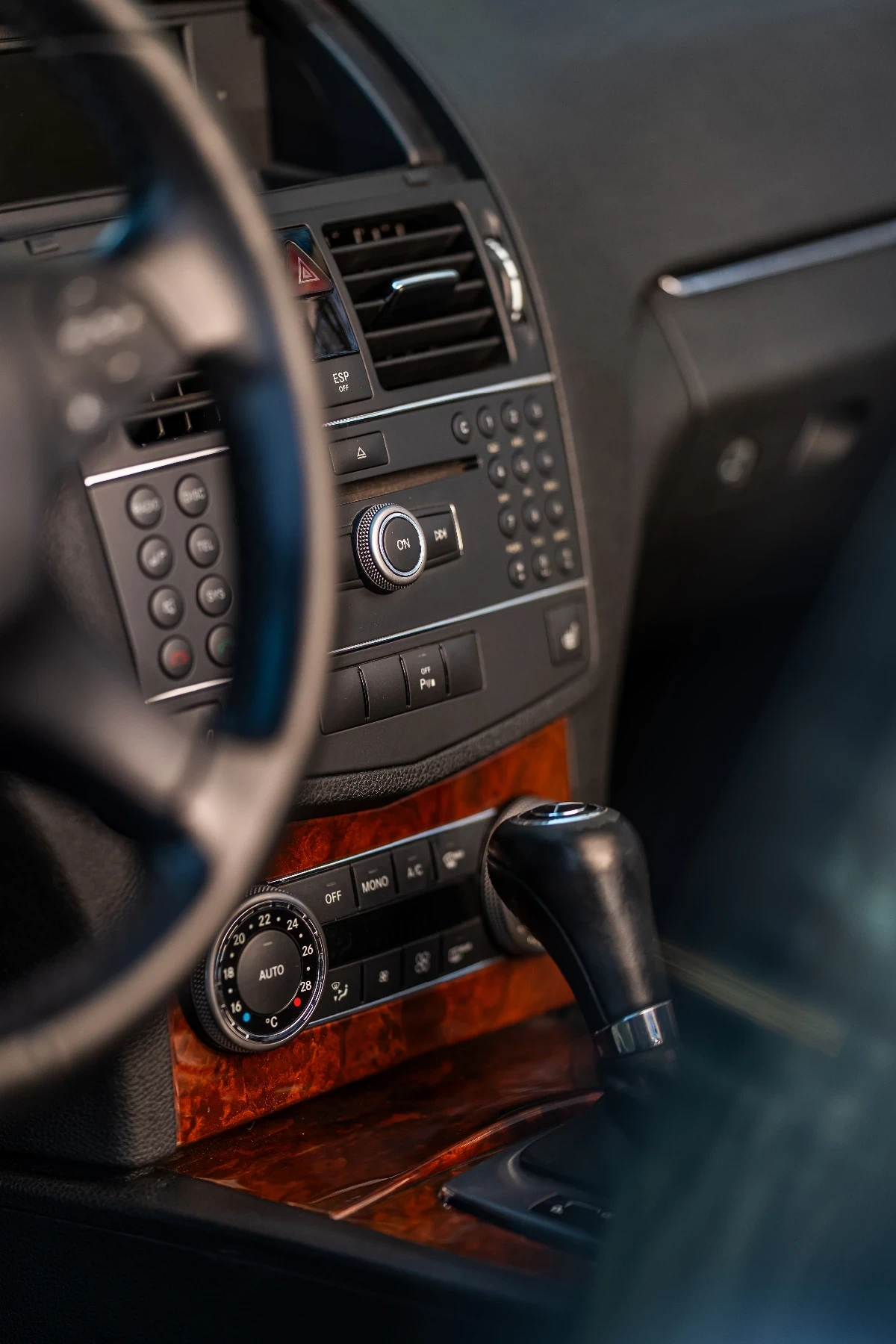 Mercedes-Benz C 200 Kompressor , Автоматик BiXenon Газ/Бензи, снимка 9 - Автомобили и джипове - 53870806