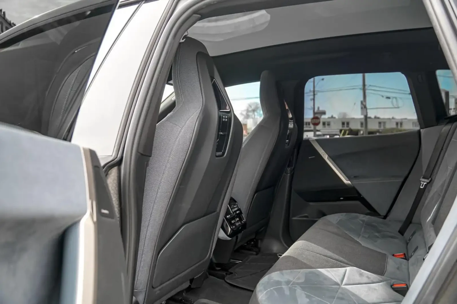 BMW iX 2022 BMW iX xDrive50 | MASSAGE SEATS | HUD | 360 C, снимка 16 - Автомобили и джипове - 53986587