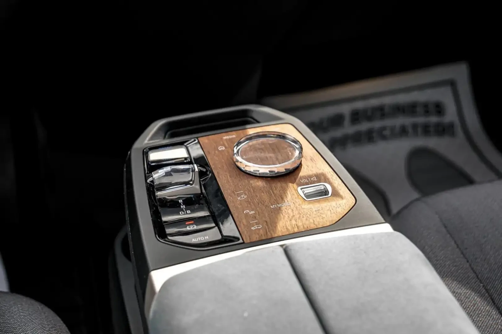 BMW iX 2022 BMW iX xDrive50 | MASSAGE SEATS | HUD | 360 C, снимка 12 - Автомобили и джипове - 53986587