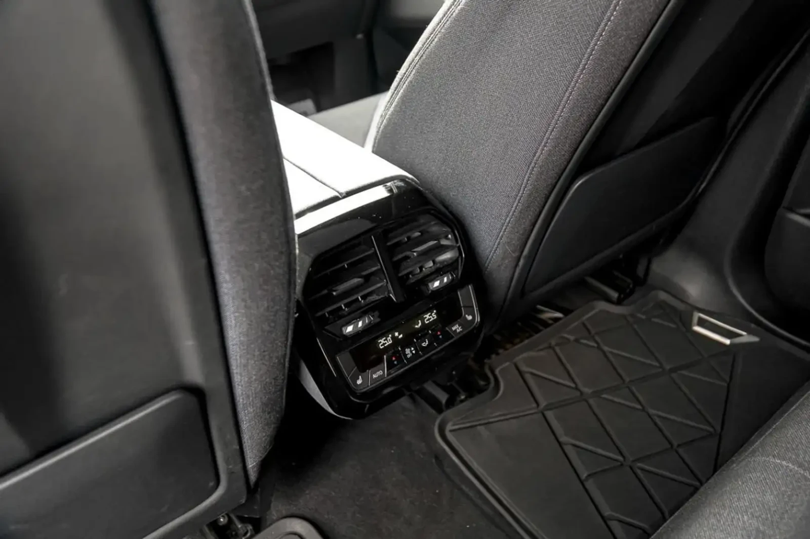 BMW iX 2022 BMW iX xDrive50 | MASSAGE SEATS | HUD | 360 C, снимка 15 - Автомобили и джипове - 53986587