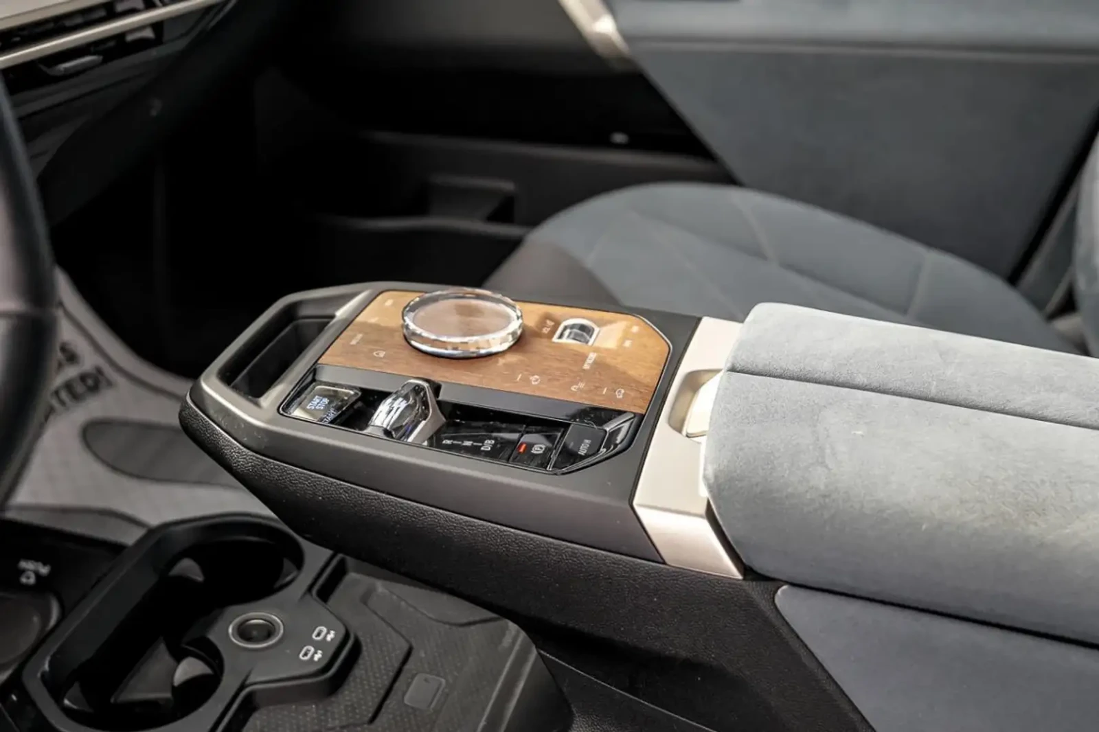 BMW iX 2022 BMW iX xDrive50 | MASSAGE SEATS | HUD | 360 C, снимка 13 - Автомобили и джипове - 53986587