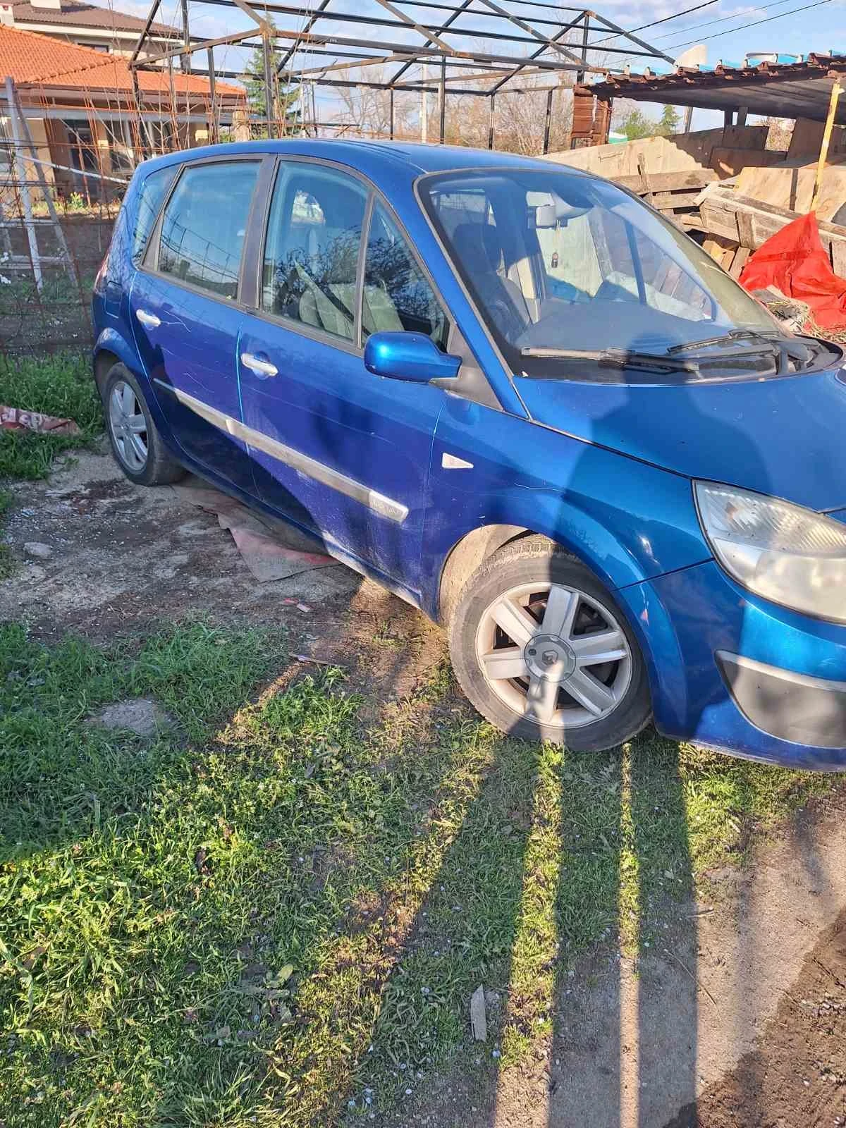 Renault Scenic 1.6, снимка 3 - Автомобили и джипове - 54101995