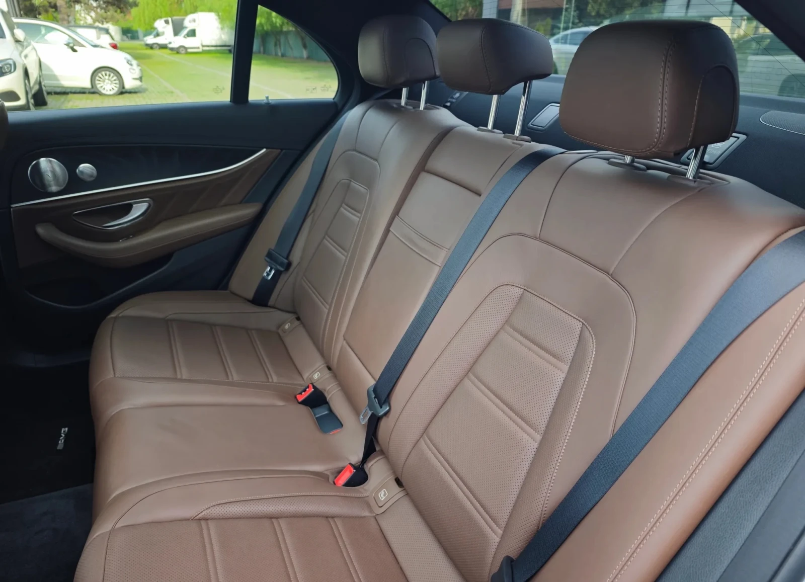 Mercedes-Benz E 53 AMG 4Matic+ , снимка 8 - Автомобили и джипове - 54541179