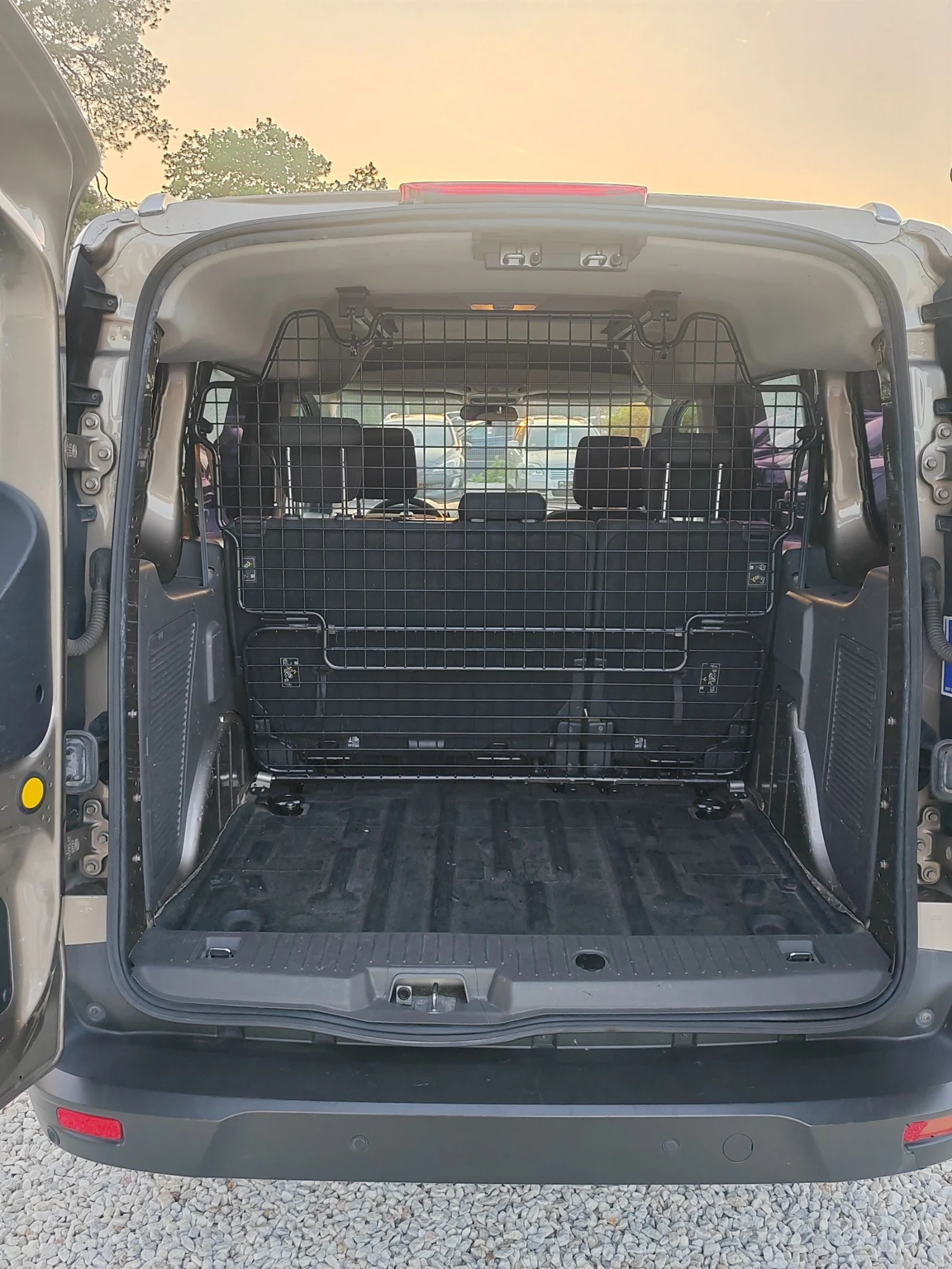 Ford Connect 1.5, 120к.с., снимка 7 - Автомобили и джипове - 54839846