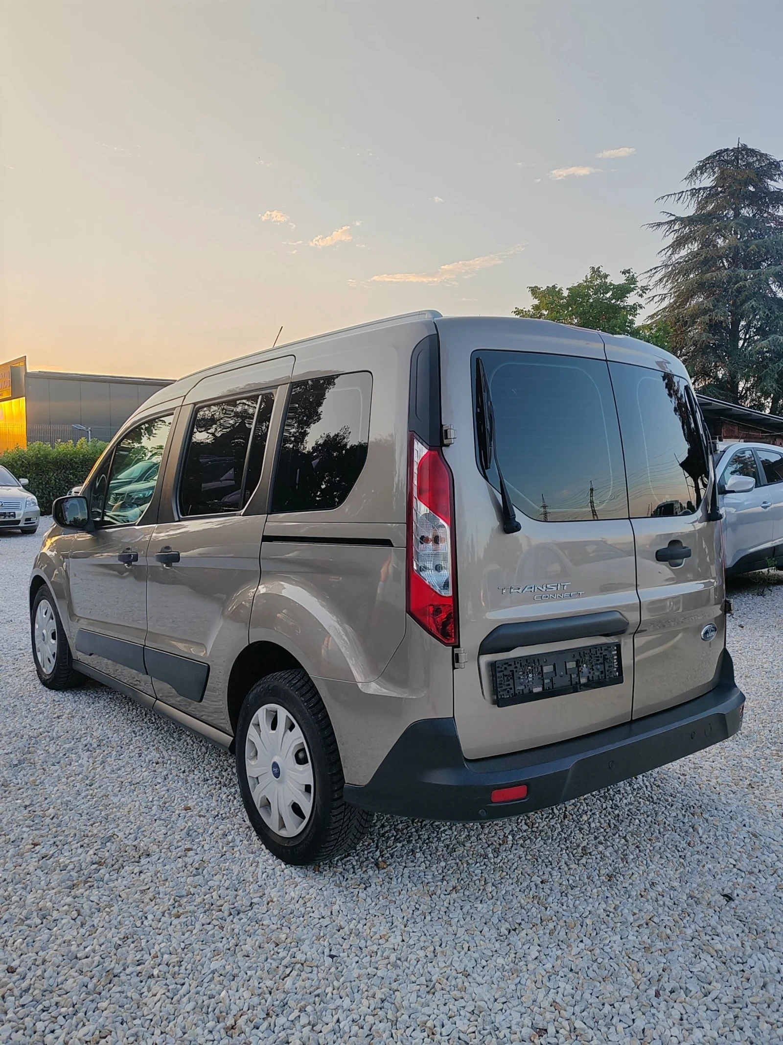 Ford Connect 1.5, 120к.с., снимка 4 - Автомобили и джипове - 54839846