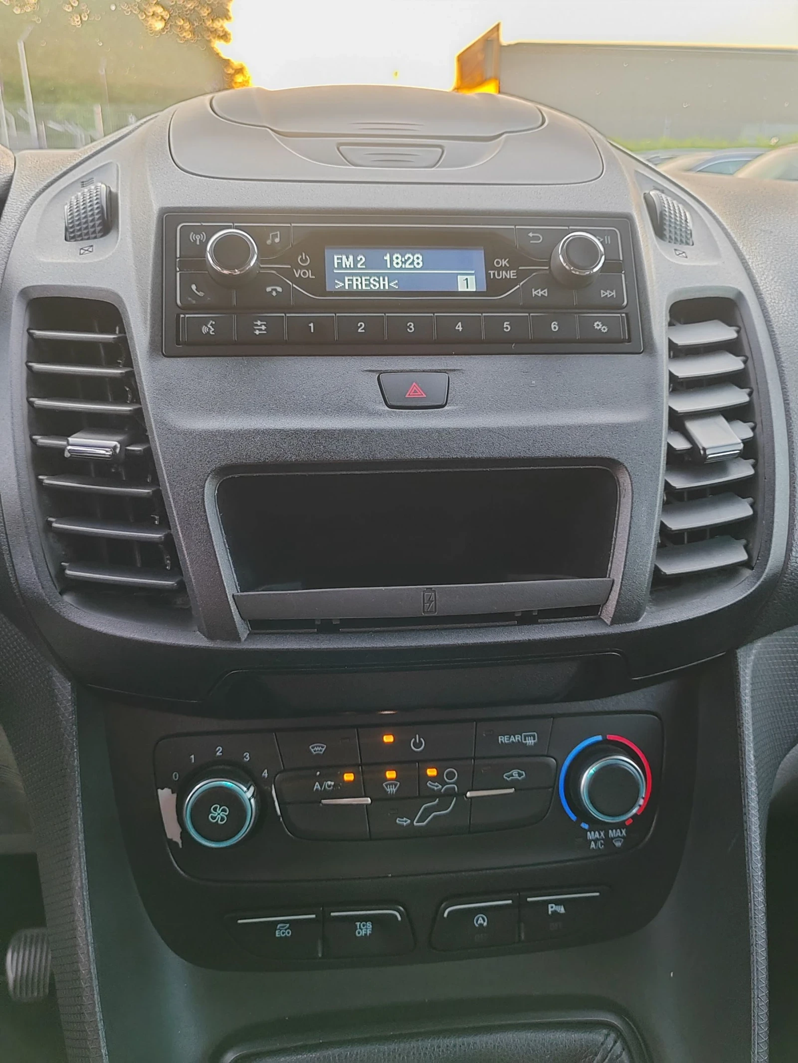 Ford Connect 1.5, 120к.с., снимка 12 - Автомобили и джипове - 54839846