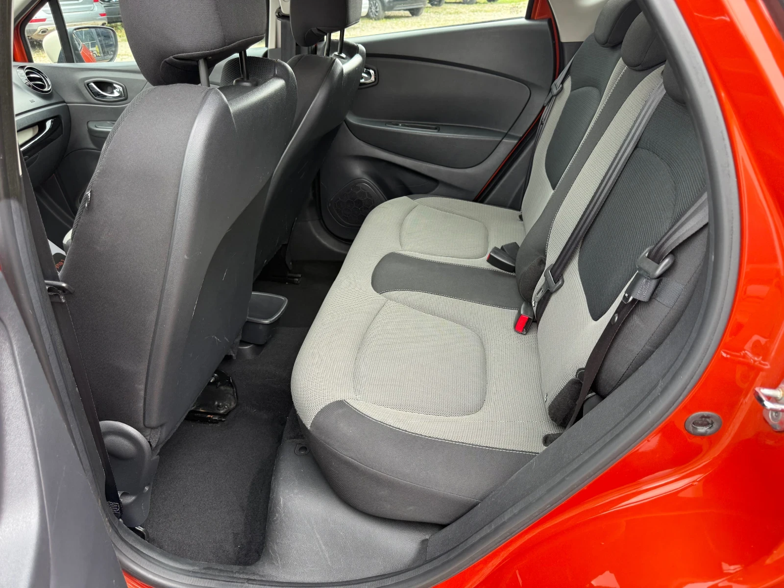 Renault Captur, снимка 12 - Автомобили и джипове - 54885003