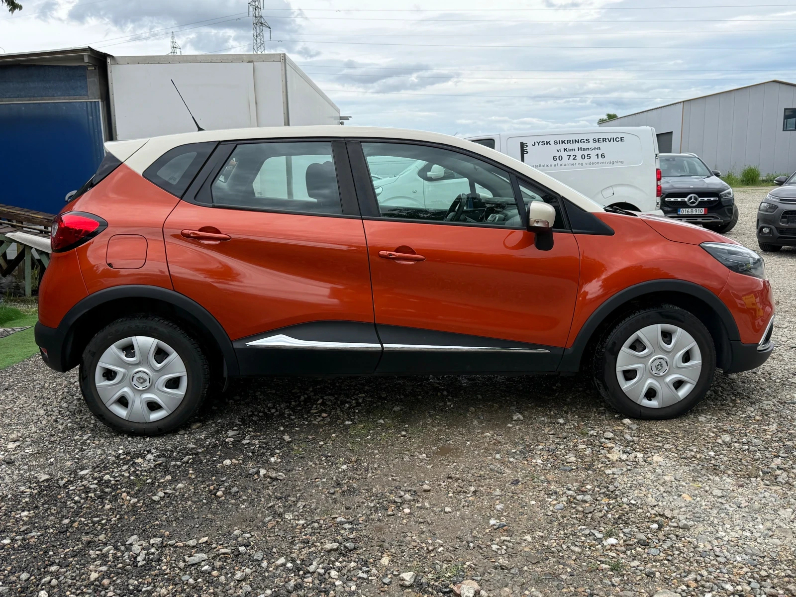 Renault Captur, снимка 6 - Автомобили и джипове - 54885003
