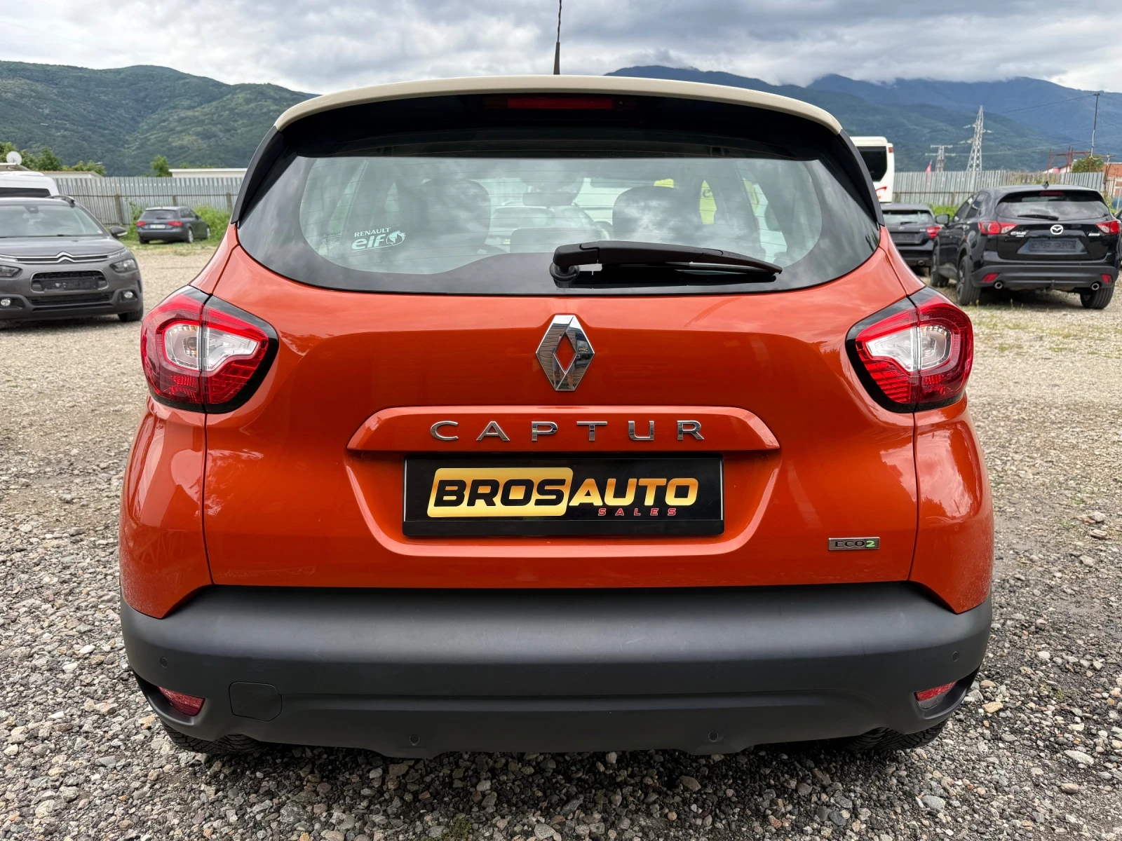 Renault Captur, снимка 4 - Автомобили и джипове - 54885003