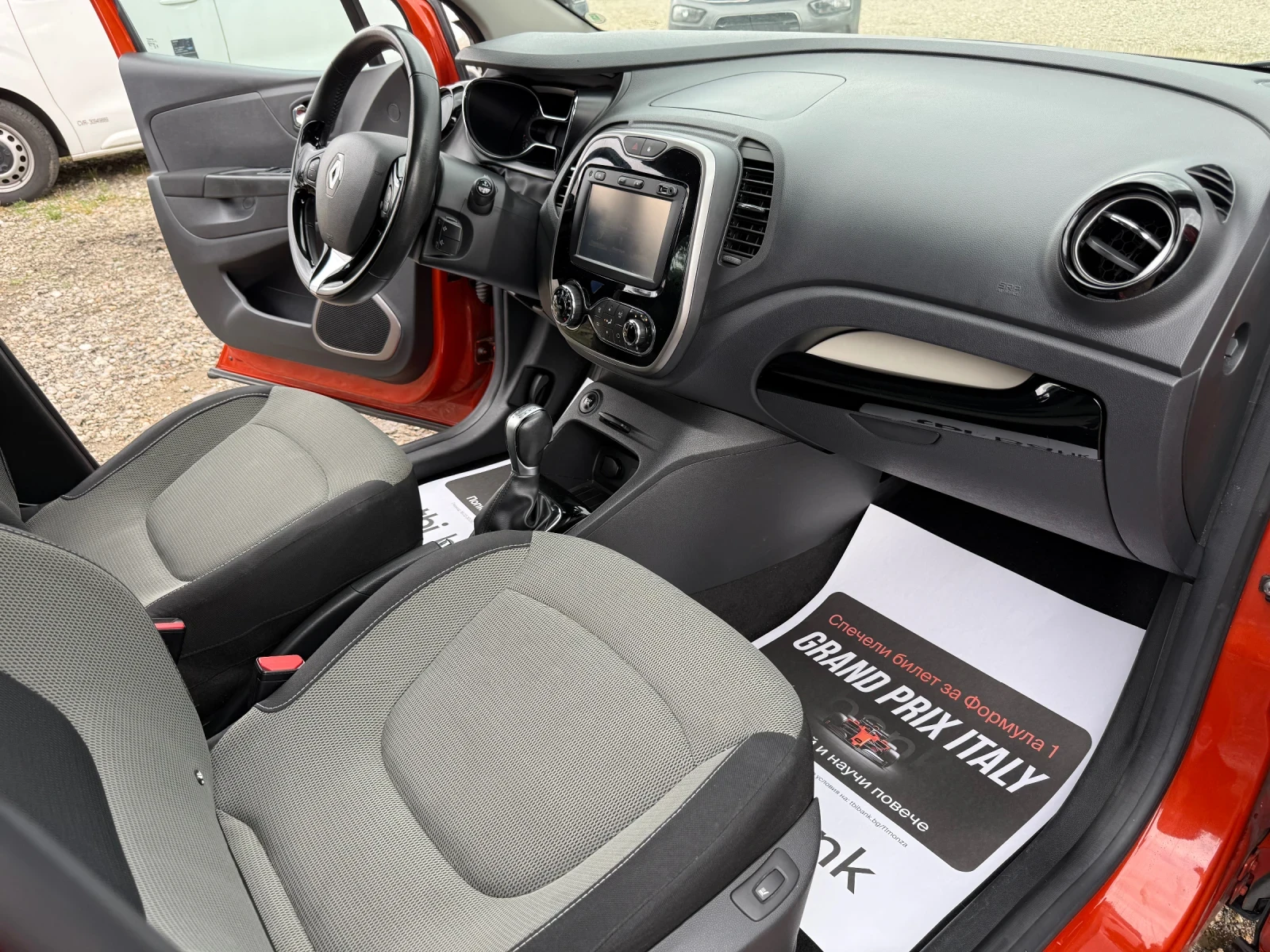 Renault Captur, снимка 11 - Автомобили и джипове - 54885003