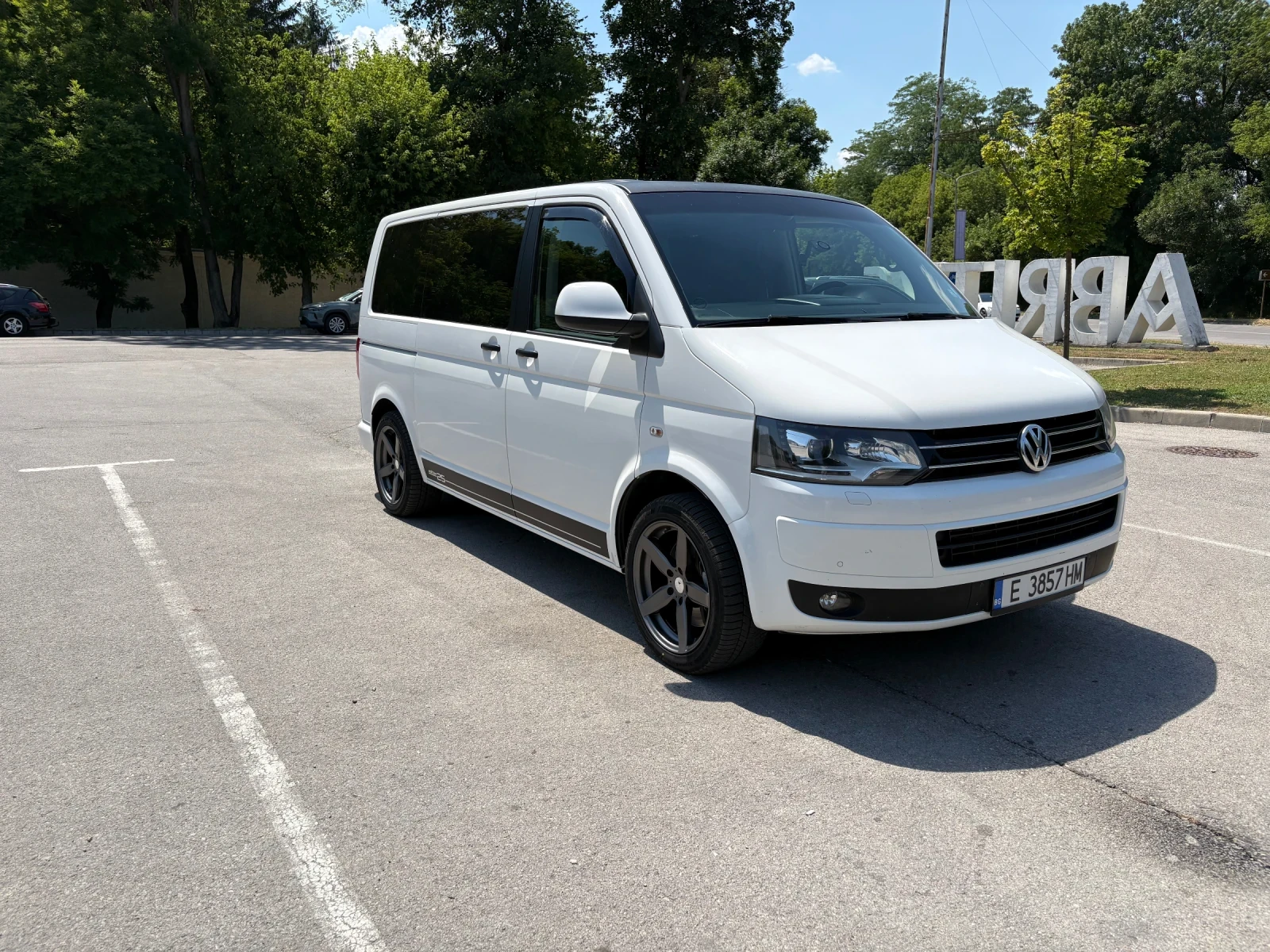 VW Multivan 2.0 ТДИ 180 КС, снимка 10 - Автомобили и джипове - 55137546