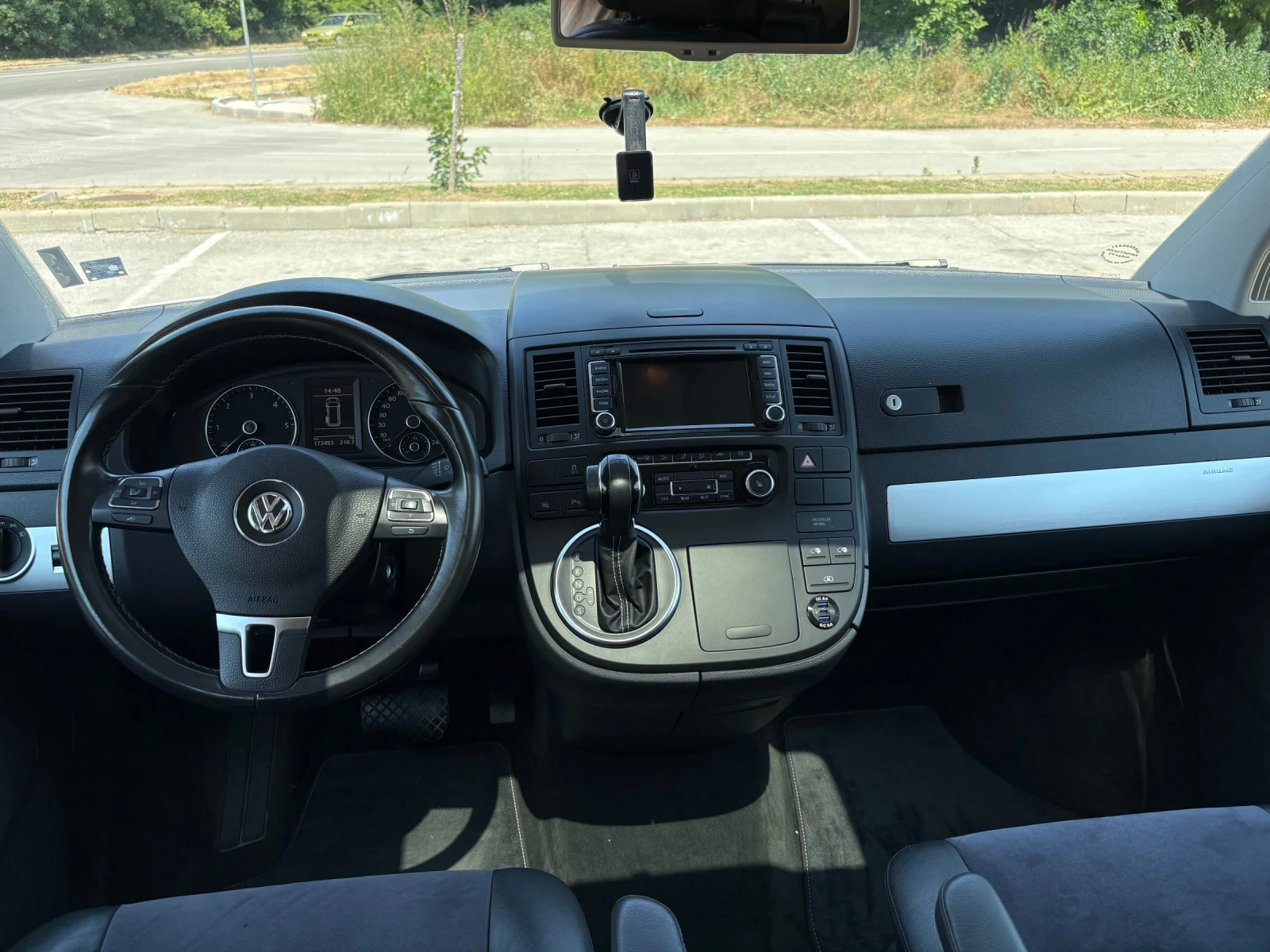 VW Multivan 2.0 ТДИ 180 КС, снимка 7 - Автомобили и джипове - 55137546
