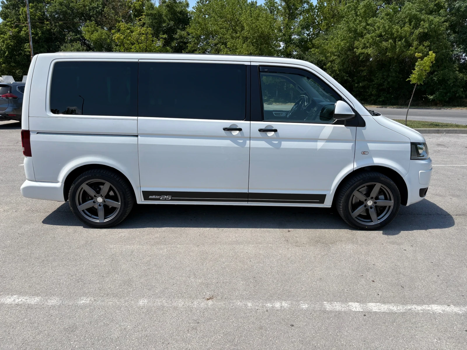 VW Multivan 2.0 ТДИ 180 КС, снимка 9 - Автомобили и джипове - 55137546