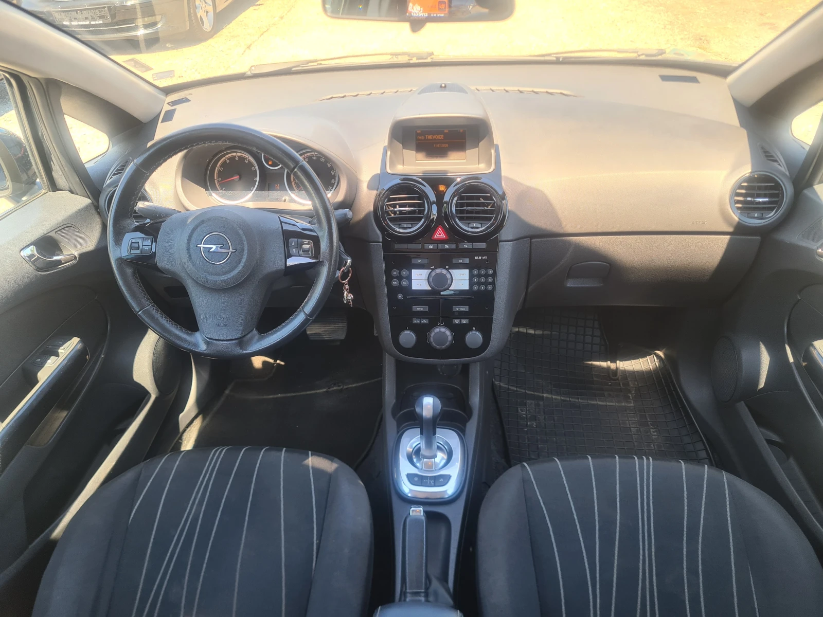 Opel Corsa 1.2i-АВТОМАТИК, снимка 9 - Автомобили и джипове - 55241970