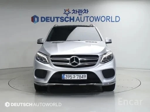 Mercedes-Benz GLE 350 4MATIC | Панорама | Кожа | Камера | Обдухване, снимка 4 - Автомобили и джипове - 54666140