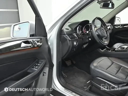 Mercedes-Benz GLE 350 4MATIC | Панорама | Кожа | Камера | Обдухване, снимка 10 - Автомобили и джипове - 54666140