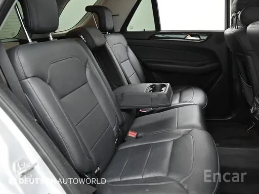 Mercedes-Benz GLE 350 4MATIC | Панорама | Кожа | Камера | Обдухване, снимка 11 - Автомобили и джипове - 54666140