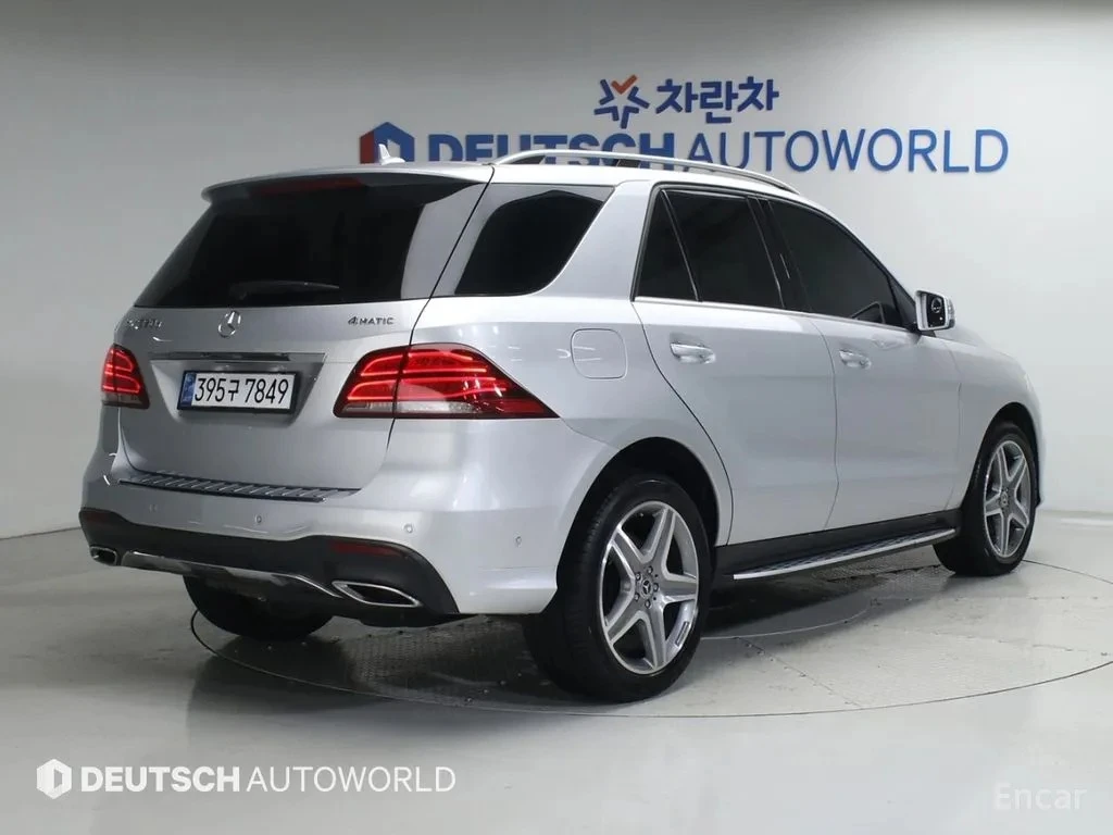 Mercedes-Benz GLE 350 4MATIC | Панорама | Кожа | Камера | Обдухване, снимка 2 - Автомобили и джипове - 54666140