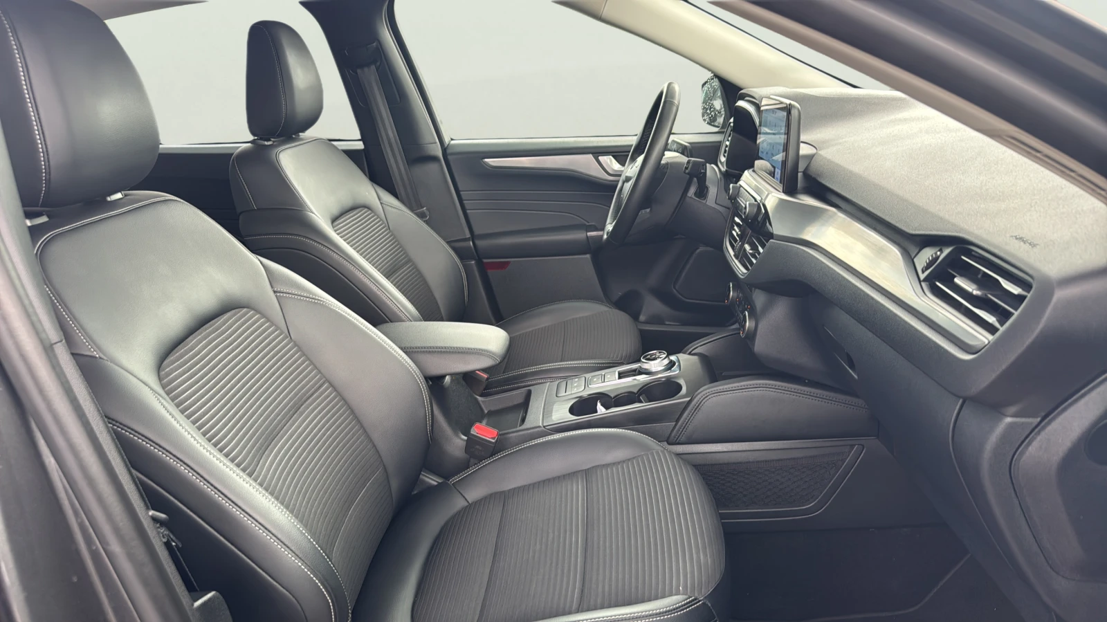 Ford Kuga 2.5 FHEV, снимка 11 - Автомобили и джипове - 55237190