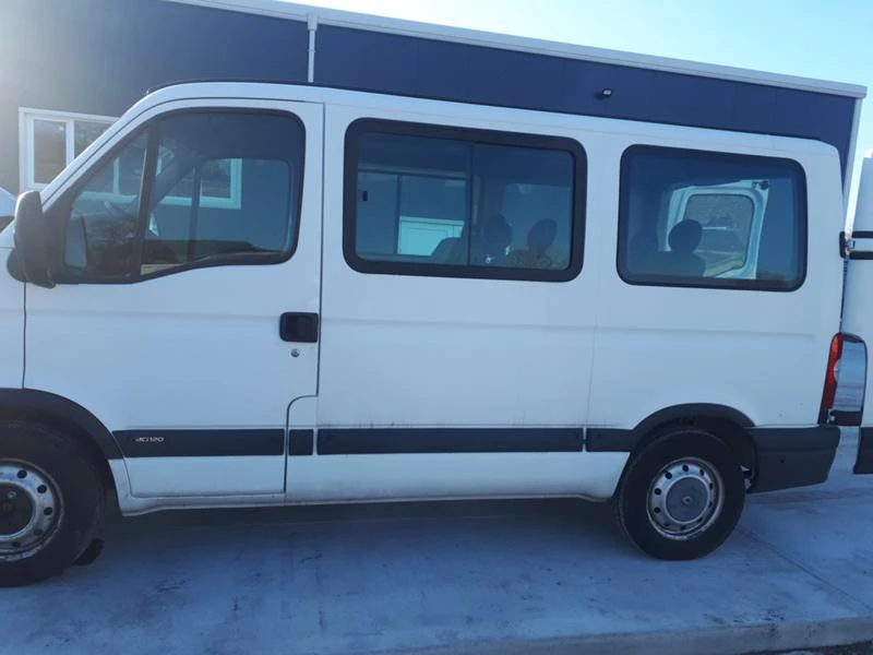 Renault Master 2.5dci 6skorosti, снимка 1 - Бусове и автобуси - 37502571