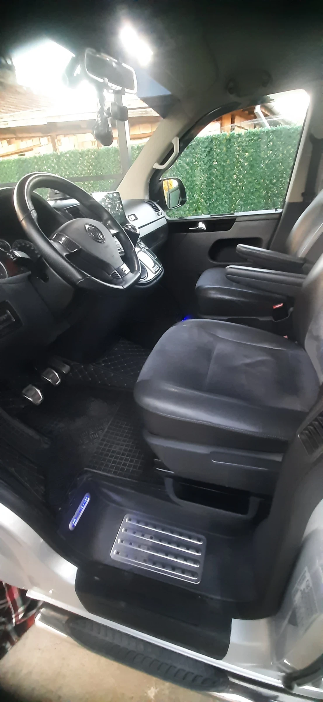 VW Multivan R line, снимка 9 - Бусове и автобуси - 56376958