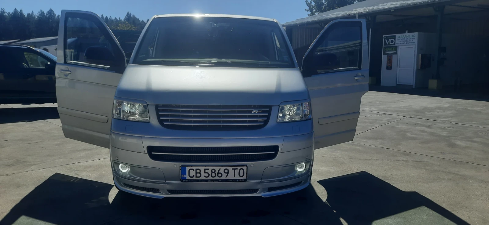 VW Multivan R line, снимка 7 - Бусове и автобуси - 56376958