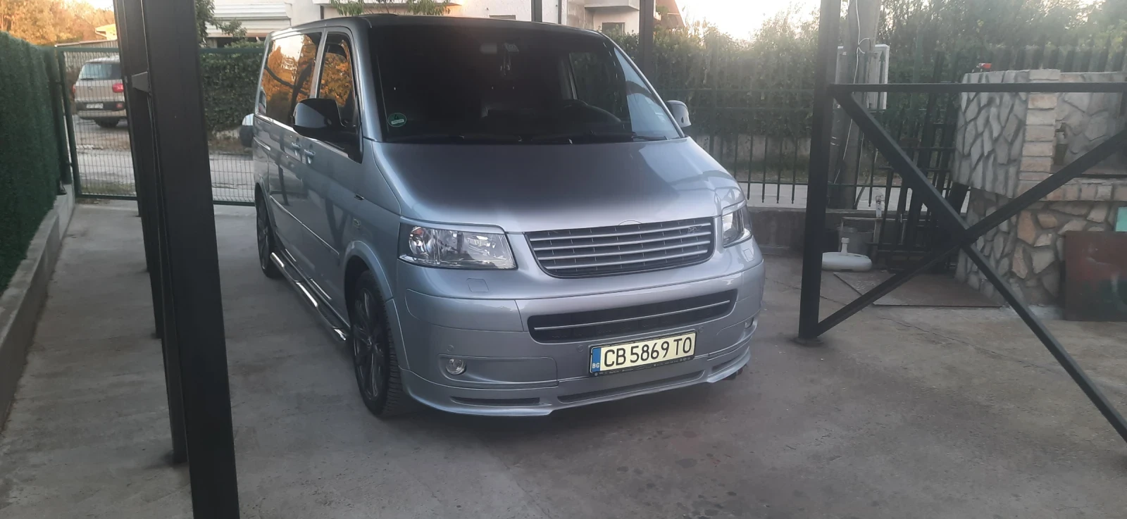 VW Multivan R line, снимка 8 - Бусове и автобуси - 56376958