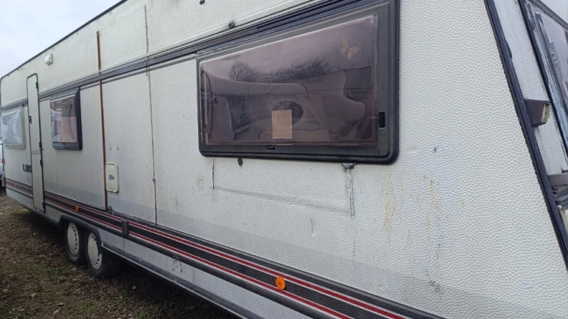 Каравана Burstner CLUB 800, снимка 3 - Каравани и кемпери - 53426102