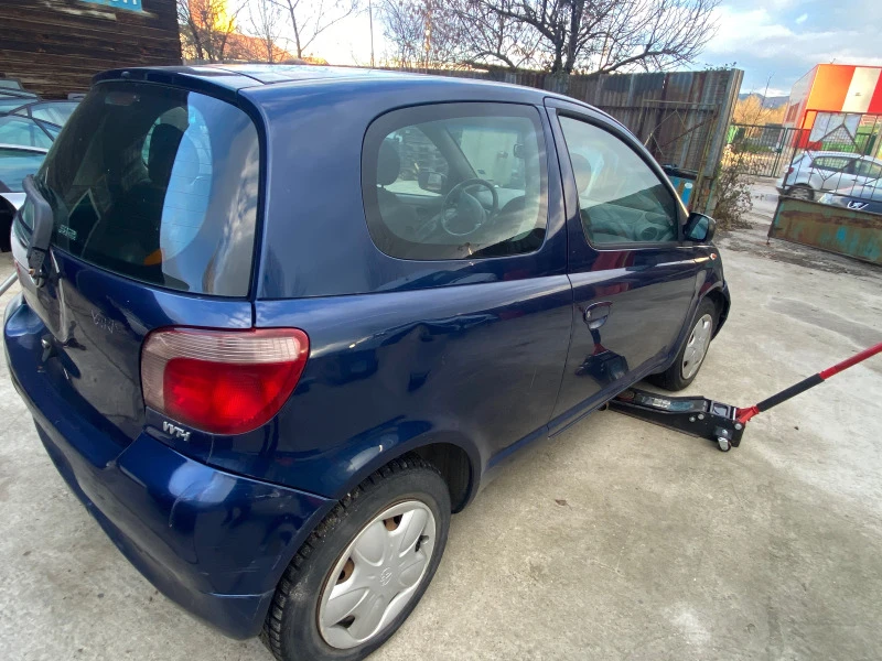 Toyota Yaris 1.0 i , снимка 2 - Автомобили и джипове - 44157182