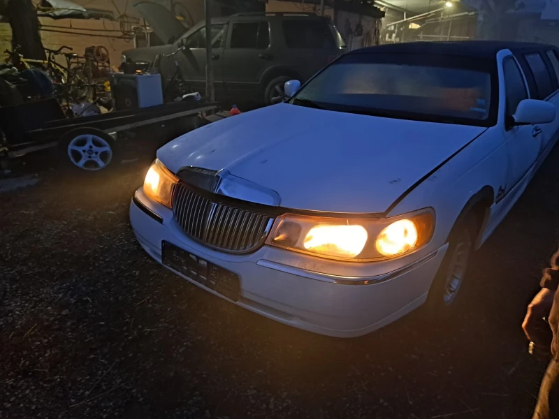 Lincoln Town car 4.6 , снимка 1 - Автомобили и джипове - 49321053